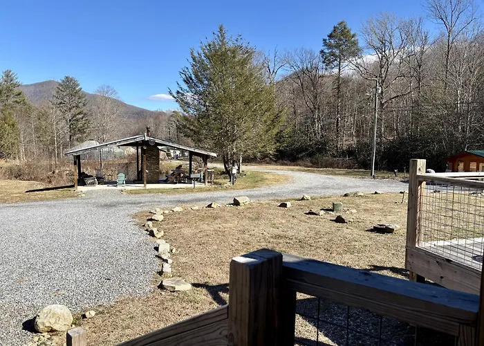 Pet Friendly hotel: Maggie Valley Cabin Rentals